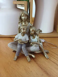 Escultura Decorativa Mãe Com Dois Filhos Em Resina 11cm Cor Dourado