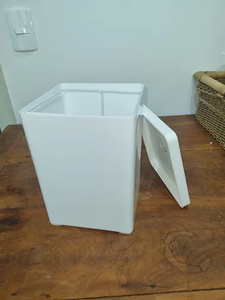 Lixeira Quadrada 6,5 Litros - Branco/cromado Cinza-claro